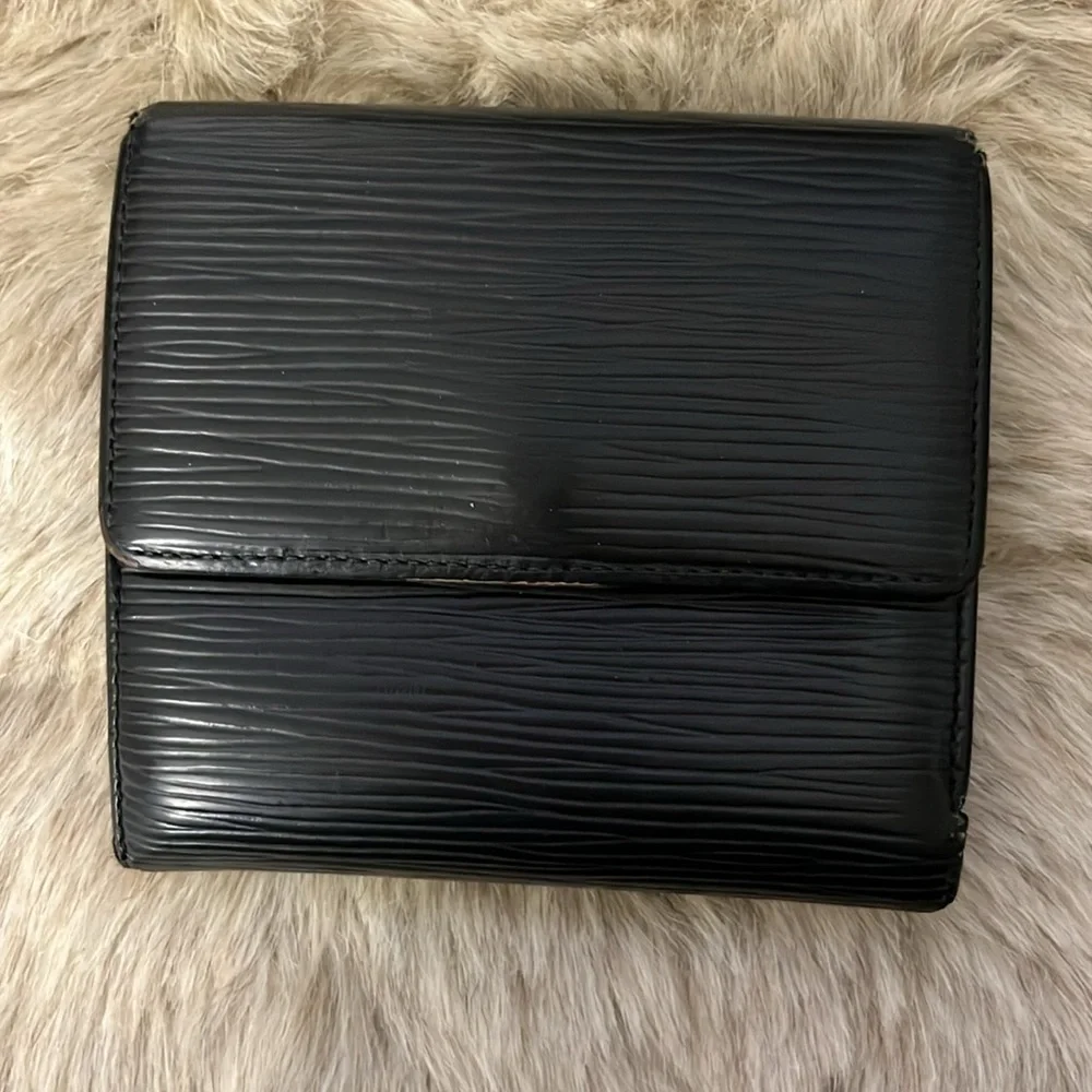 LOUIS VUITTON Epi Unisex Bi-Fold Wallet w/Free Unbranded Chain, Authentic, GUC - Picture 7 of 10
